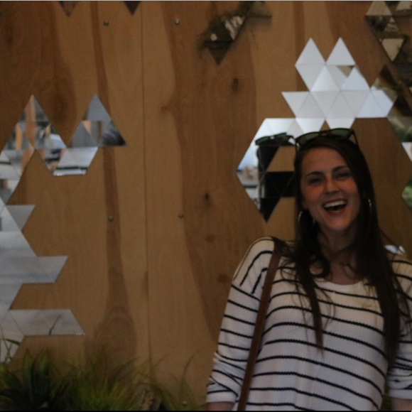 Meet your Posher, Sarah ! 🌻 - Picture 3 of 3